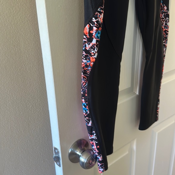 Under armor compression yoga pants/leggings with side pockets - Picture 4 of 9